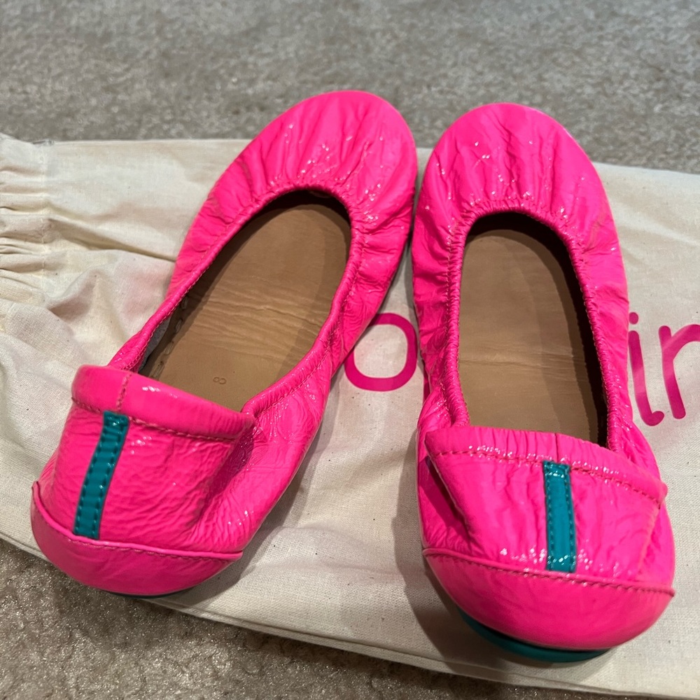 EEUC size 8 Neon Pop a pink Tieks